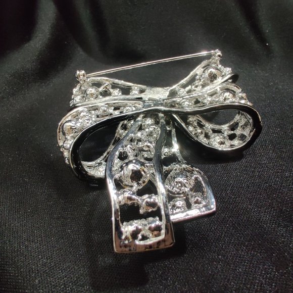 Signed KJL Kenneth Jay Lane BOLD Ribbon BOW Brooch 80's 90's Swarovski Crystal - Picture 5 of 7